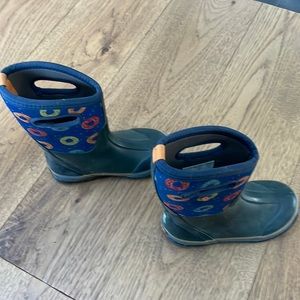 EUC Bogs boots with donuts